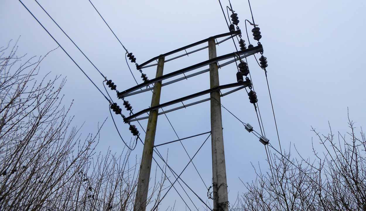 Overhead power lines | Premier Energy